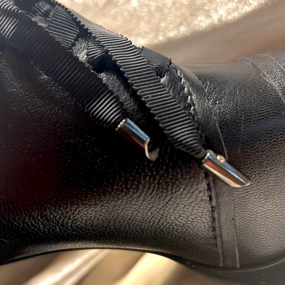 TAHARI Grace Booties - Picture 2 of 9